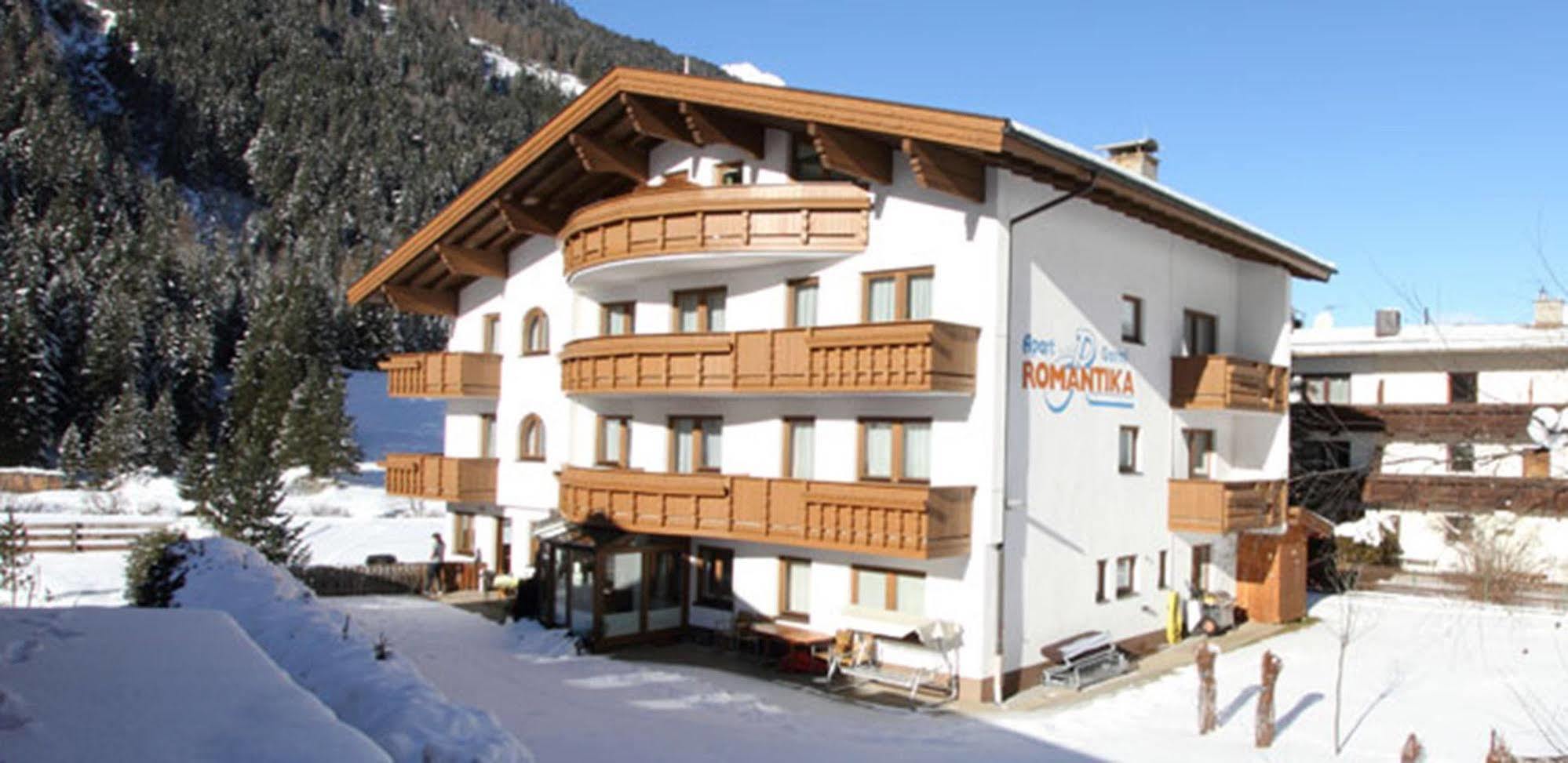 Hotel Garni Romantika Sankt Leonhard im Pitztal Exterior photo
